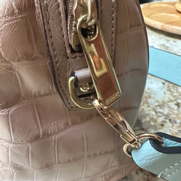 Coach purse wtih detachable strap - Picture 7 of 16